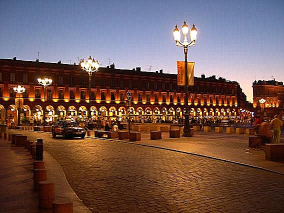  place du Capitole la nuit